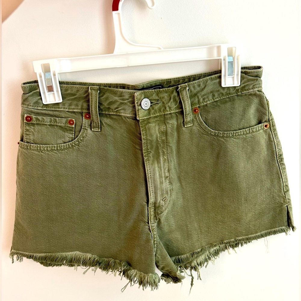 Abercrombie size 4 green high rise shorts